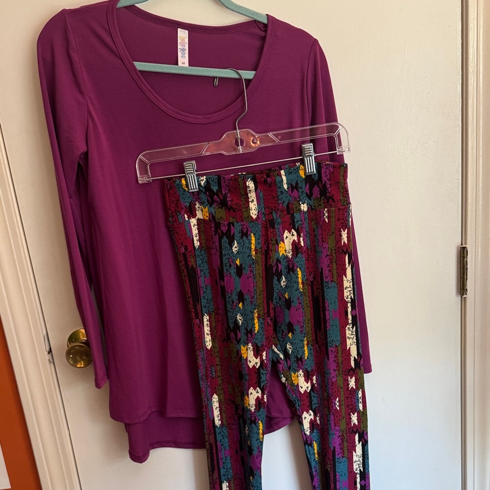 LuLaRoe Purple Lynnae Top and colorful OS Leggings NWT - Picture 1 of 8